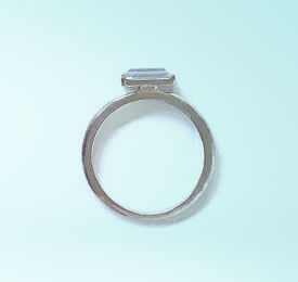 18k White Gold And Diamond Ring